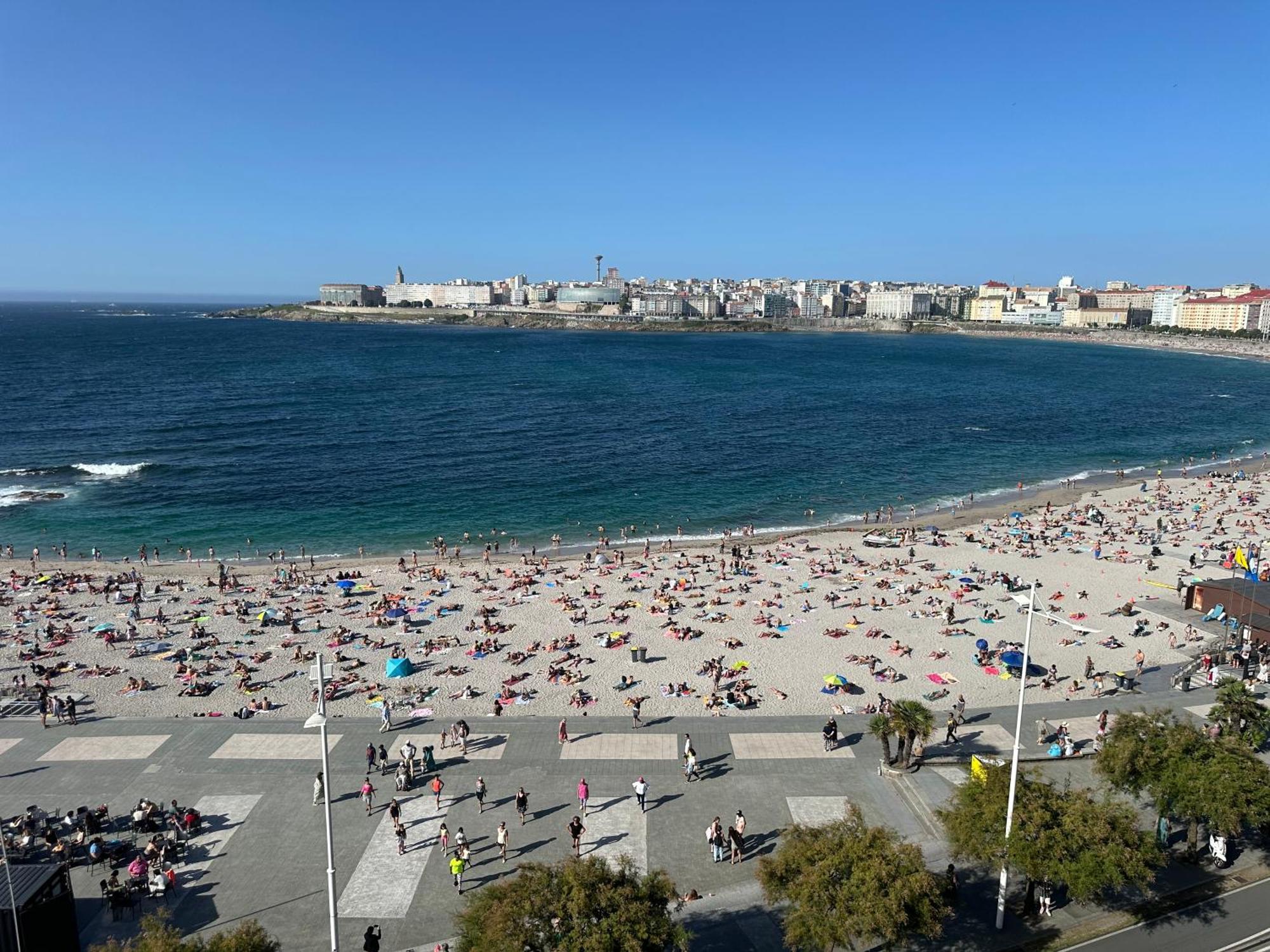 דירות א-קורוניה Piso Con Vistas A La Playa De Riazor מראה חיצוני תמונה