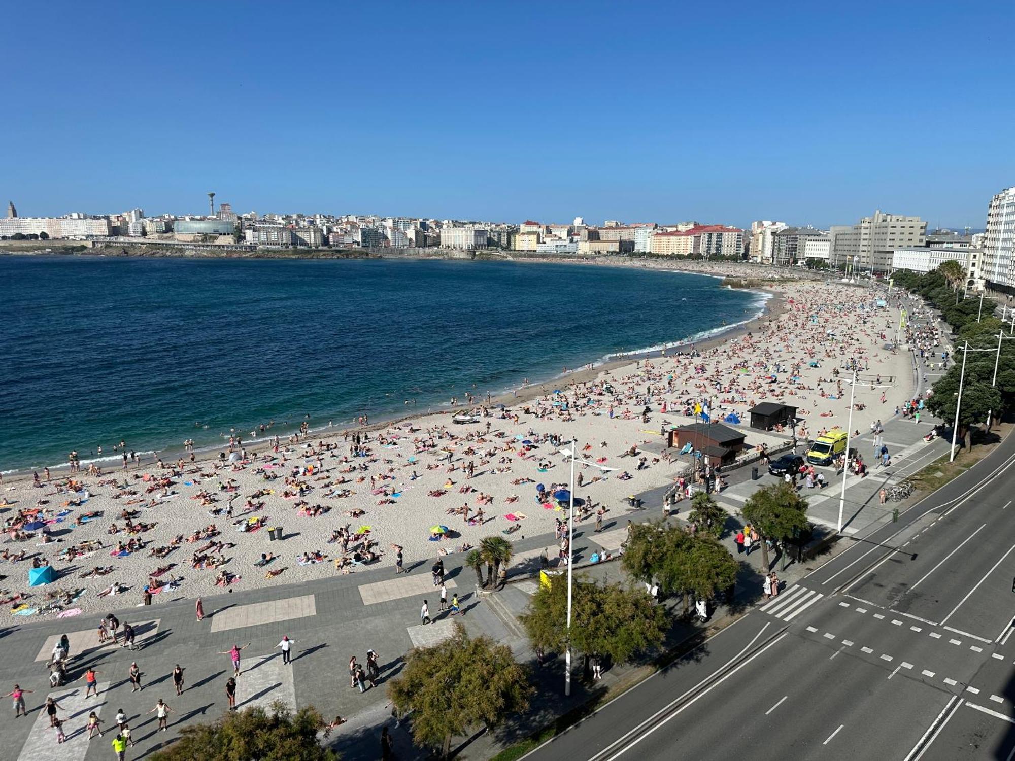 דירות א-קורוניה Piso Con Vistas A La Playa De Riazor מראה חיצוני תמונה
